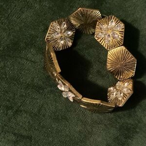 Costume jewelry stretch bracelet